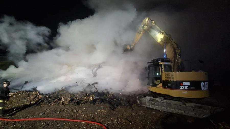 Pontey, domato incendio che nella notte ha distrutto una catasta di legna