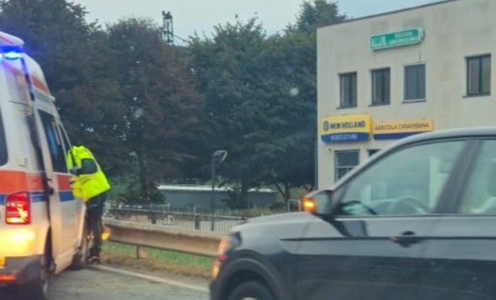 Tre auto coinvolte in un tamponamento sulla statale 26 a Quart, traffico rallentato