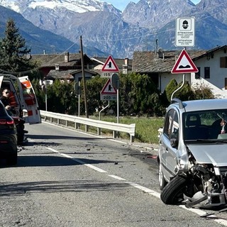Scontro tra auto a Gressan, una donna ferita