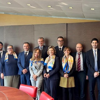 Foto di gruppo per governance e management di Aosta Factor