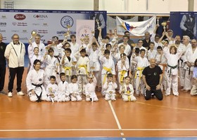 Foto di gruppo per atleti e maestri partecipanti al Memorial Politano Foto di gruppo per atleti e maestri partecipanti al Memorial Politano