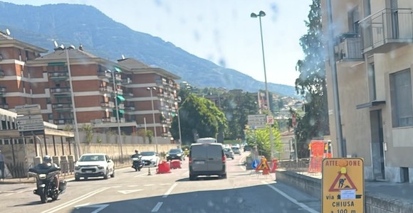 Aosta; cantieri stradali, deviazioni e automobilisti esasperati. Il Comune corre ai ripari