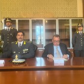 Da sn il colonello Luca Bonatesta e il procuratore della Corte dei conti della Valle d'Aosta, Quirino Lorelli