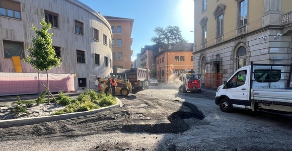 Aosta, fervono i lavori di asfaltatura; 1,6 milioni per quattro chilometri e mezzo di strade