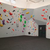 La nuova sala boulder al Centro di arrampicata 'La Torre' rilancia sport e cultura di montagna