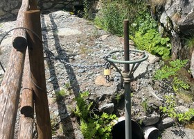 Champdepraz; a Chèvrere l'acqua è sorvegliata speciale; lucchetti alle paratoie e due CMF stanno a guardare