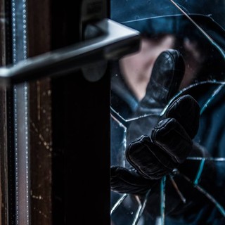 Ladri in azione a Nus, indagano i carabinieri