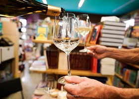 DegustaLibro; libri, vino e condivisione per una serata speciale ad Aosta DegustaLibro; libri, vino e condivisione per una serata speciale ad Aosta