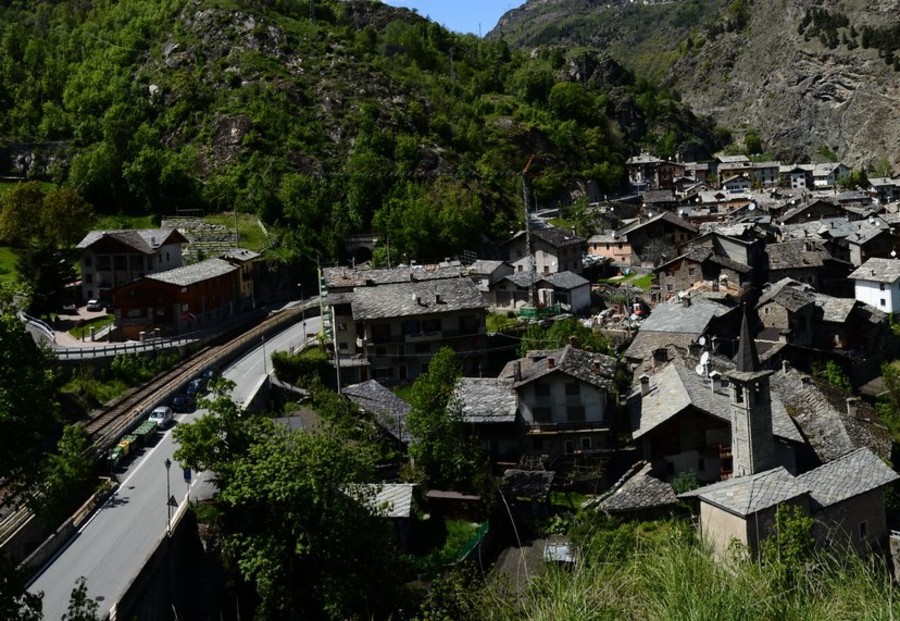 Arvier, a Leverogne preoccupazione e disagi per la soppressione 'sino a fine lavori, delle fermate del pullman
