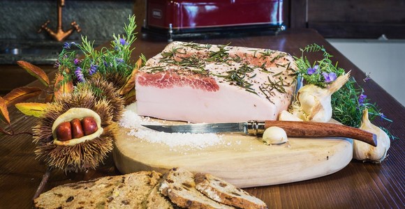 Valle d'Aosta Lard d'Arnad DOP, approvato il nuovo disciplinare a 30 anni dal riconoscimento Valle d'Aosta Lard d'Arnad DOP, approvato il nuovo disciplinare a 30 anni dal riconoscimento