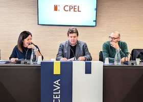 L'assessore Lavevaz (al centro della foto) durante l'assemblea del Cpel L'assessore Lavevaz (al centro della foto) durante l'assemblea del Cpel