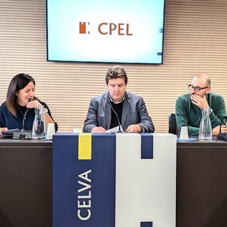 L'assessore Lavevaz (al centro della foto) durante l'assemblea del Cpel