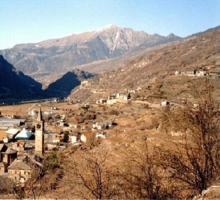 Fulmine innesca incendio boschivo in zona impervia sopra Montjovet