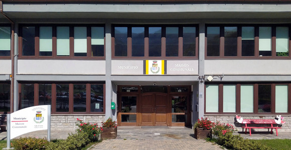 Gressan, 'invito tardivo e irrispettoso delle istituzioni'; Engagement critica l’inaugurazione della Stella di Pila