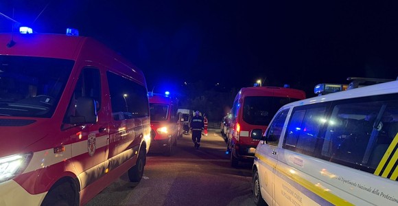 Valanga a Rhêmes, quasi 250 gli evacuati e strada regionale chiusa nella notte Valanga a Rhêmes, quasi 250 gli evacuati e strada regionale chiusa nella notte