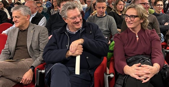 Aurelio Marguerettaz seduto in prima fila tra Speranza Girod e Luigi Bertschy