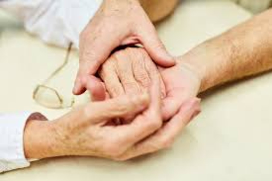 Don Isidoro Mercuri Giovinazzo a Prato insieme alla mamma di San Carlo Acutis Don Isidoro Mercuri Giovinazzo a Prato insieme alla mamma di San Carlo Acutis