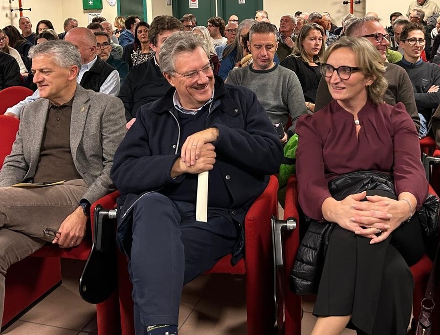 Aurelio Marguerettaz seduto in prima fila tra Speranza Girod e Luigi Bertschy Aurelio Marguerettaz seduto in prima fila tra Speranza Girod e Luigi Bertschy