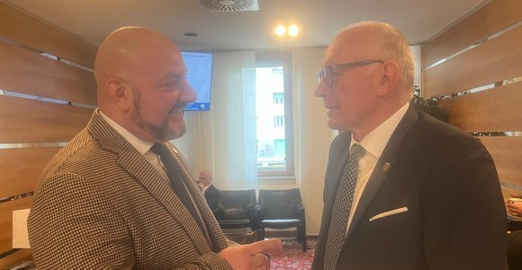 L'assessore Carlo Marzi (a sn) commenta i dati ministeriali assieme al Presidente della Giunta, Renzo Testolin L'assessore Carlo Marzi (a sn) commenta i dati ministeriali assieme al Presidente della Giunta, Renzo Testolin