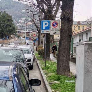 Aosta, multe in corso Père Laurent; protestano gli automobilisti per la segnaletica