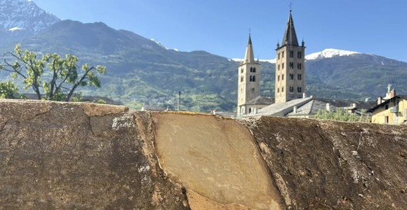 La copia della 'pietra dell'immunità' non c'è più (photo credit Mauro Caniggia Nicolotti)