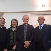 Da sn don Isidoro Mercuri Giovinazzo, la dottoressa Marina Casini, Sua Eminenza Matteo Maria Zuppi, il professor Aldo Bova e il dottor Antonio Falcone
