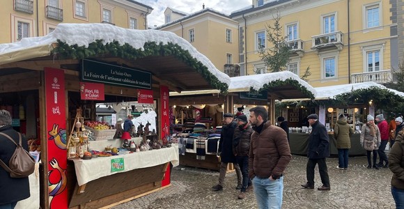 Marché Vert Noël: rivoluzione temporanea per traffico, sosta e Ztl nel centro di Aosta