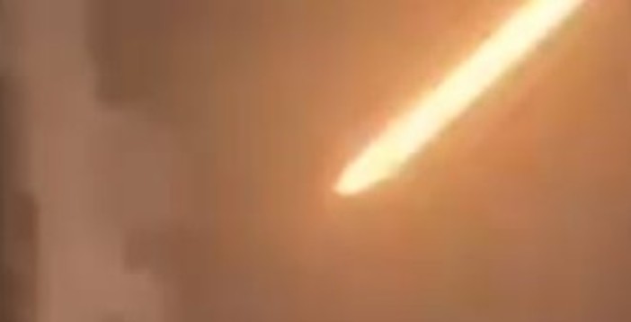 Missili iraniani sul Qatar, un valdostano a Doha riprende l'attacco e la contraerea VIDEO