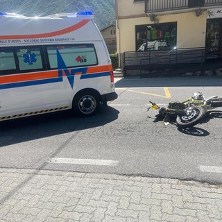 Arnad: auto contro moto, ferito un giovane