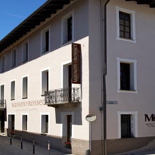 Nus, domato a tempo record incendio all'agriturismo Maison Rosset, che resta regolarmente aperto