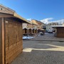 L'allestimento del Marché in piazza Chanoux L'allestimento del Marché in piazza Chanoux