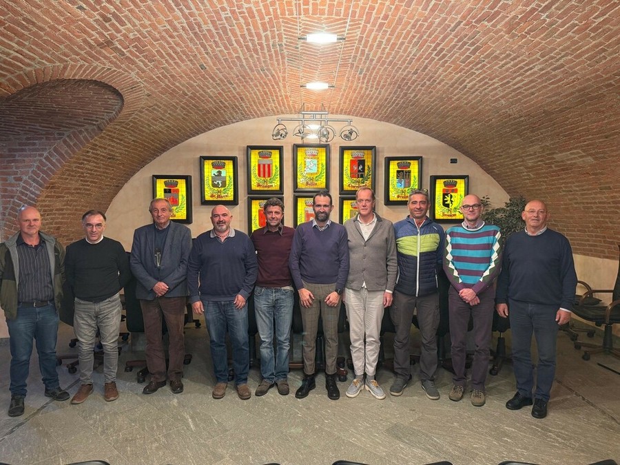 Fabrizio Bertholin (quinto da sn) accanto a Camillo Rosset Fabrizio Bertholin (quinto da sn) accanto a Camillo Rosset