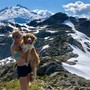 Kalie McCrystal con il suo cane nel 2020 (immagine da profilo FB)