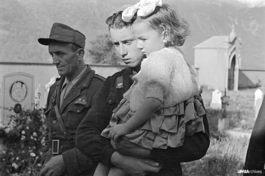 Mario Minuzzo con in braccio la figlia di Lexert