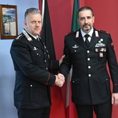 Il colonello Livio Propato accoglie il maresciallo maggiore Roberto Nossein al comando della Stazione Il colonello Livio Propato accoglie il maresciallo maggiore Roberto Nossein al comando della Stazione