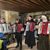 Un momento gioioso in una delle tante Veillà organizzate in Valle (cliccare sull'immagine per avviare la gallery)
