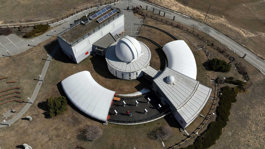 Credit: NASA’s Goddard Space Flight Center/Jeremy Schnittman e Brian P. Powell. Fonte: https://svs.gsfc.nasa.gov/13831/ Credit: NASA’s Goddard Space Flight Center/Jeremy Schnittman e Brian P. Powell. Fonte: https://svs.gsfc.nasa.gov/13831/