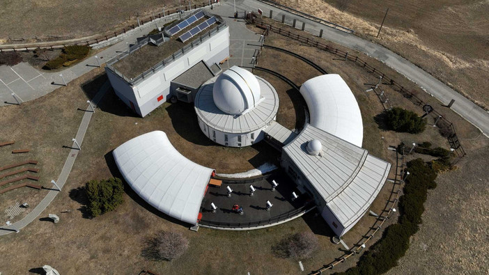 Credit: NASA’s Goddard Space Flight Center/Jeremy Schnittman e Brian P. Powell. Fonte: https://svs.gsfc.nasa.gov/13831/ Credit: NASA’s Goddard Space Flight Center/Jeremy Schnittman e Brian P. Powell. Fonte: https://svs.gsfc.nasa.gov/13831/