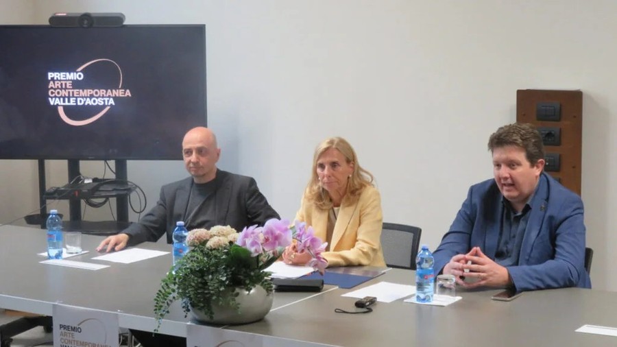 Da sn Gianfranco Maraniello, Viviana Vallet ed Erik Lavevaz il 26 giugno scorso durante la presentazione del premio