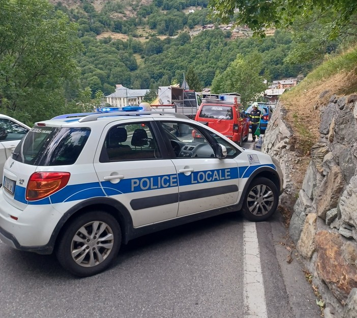Valtournenche, guidava con patente sospesa e autocarro con fermo; mezzo sequestrato Valtournenche, guidava con patente sospesa e autocarro con fermo; mezzo sequestrato