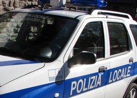 Courmayeur, rifiuti accanto ai cassonetti; multa da mille euro a un ristoratore Courmayeur, rifiuti accanto ai cassonetti; multa da mille euro a un ristoratore