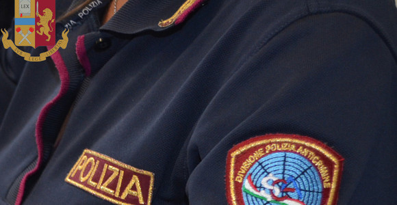 Aosta; 'ha avvicinato mio figlio e pensavo volesse portarlo via'; alla Festa dei Calabresi scatta il Daspo urbano per un ubriaco Aosta; 'ha avvicinato mio figlio e pensavo volesse portarlo via'; alla Festa dei Calabresi scatta il Daspo urbano per un ubriaco
