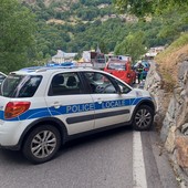 Polizia locale di Valtournenche impegnata nei rilievi di un incidente