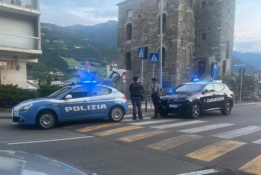 Aosta, baruffa in via Festaz, arrivano le Forze dell'ordine