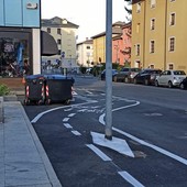 Aosta, quel palo in mezzo alla ciclabile che proprio non si può vedere...