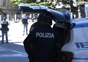 Inseguito dalla polizia muore gettandosi dal camion rubato