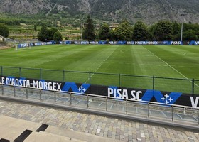 Furto al campo sportivo di Morgex, rubate divise e scarpe del Pisa in ritiro Furto al campo sportivo di Morgex, rubate divise e scarpe del Pisa in ritiro