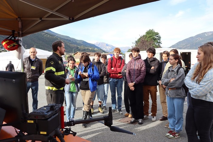 Giovani studenti valdostani a scuola di Protezione civile Giovani studenti valdostani a scuola di Protezione civile