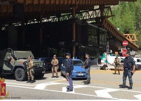 Evade dai domiciliari, arrestato sul bus per Parigi al traforo del Monte Bianco Evade dai domiciliari, arrestato sul bus per Parigi al traforo del Monte Bianco