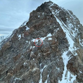 Parapendista precipita sul Monte Bianco